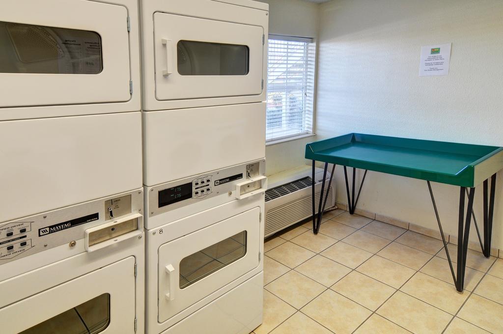 Intown Suites Extended Stay Houston Tx - Hobby Airport Luaran gambar